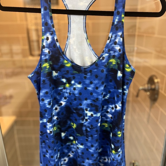 Lululemon tank top. Well loved and still has a lot of life in it😊 4/$25❤️ - Picture 1 of 3